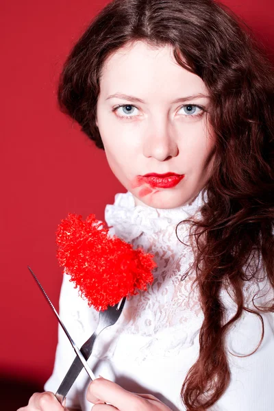 Vrouw met rood hart op een vork — Stockfoto