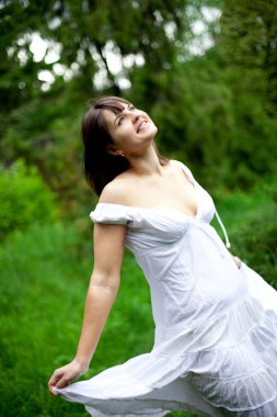 vrouw in een forest