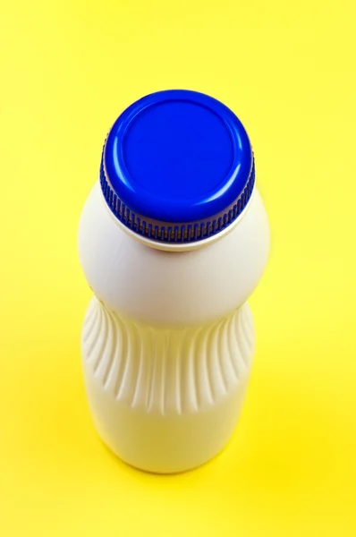 Plastic bottle on yellow background top view. — Stock Photo, Image
