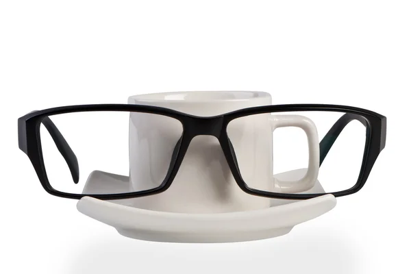 Okulary i kawa kubek na białym tle na białym tle. — Zdjęcie stockowe