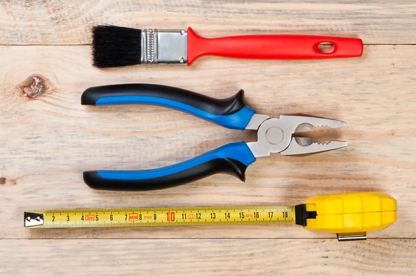 Bygga verktyg på trä bakgrund. — Stockfoto