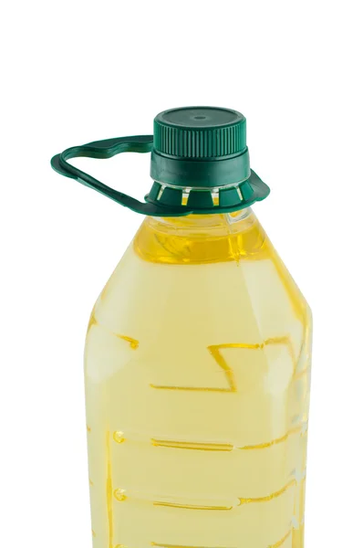 Масло в пластиковой бутылке на белом фоне . — стоковое фото