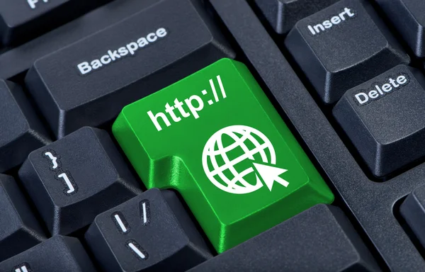 Πράσινο κουμπί με το εικονίδιο κόσμο, internet έννοια. — Φωτογραφία Αρχείου