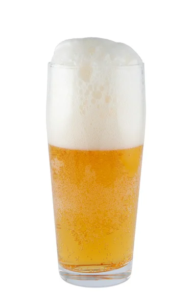 Bier im Glas isoliert auf weißem Hintergrund, Schneideweg. — Stockfoto