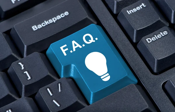 Botão com lâmpada de ícone, F.A.Q. conceito de internet . — Fotografia de Stock