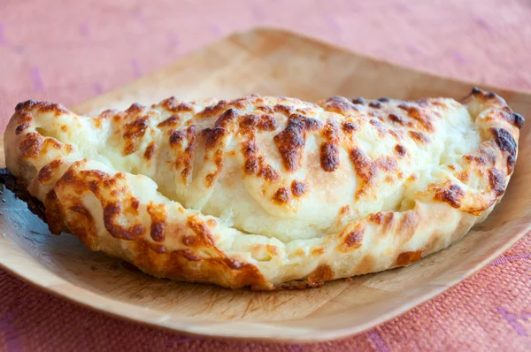 Tortilla nacional búlgara de alimentos con queso . — Foto de Stock