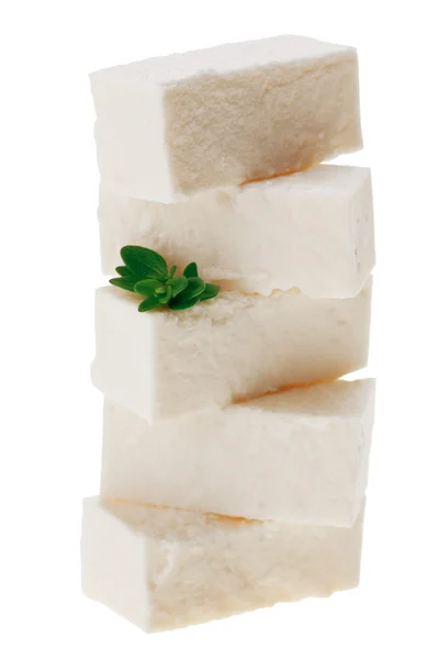 Cubos de queijo Feta com galho de tomilho — Fotografia de Stock