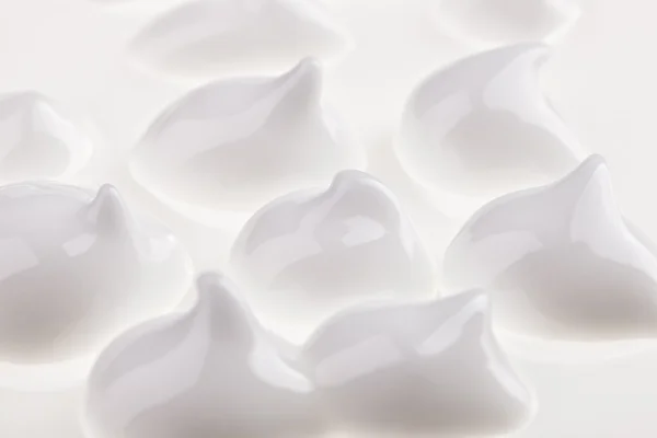 Twarzy nawilżający (krem) próbki, na białym tle — Zdjęcie stockowe