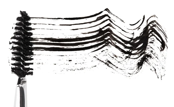 Carrera de rímel negro con cepillo aplicador, aislado en blanco — Foto de Stock