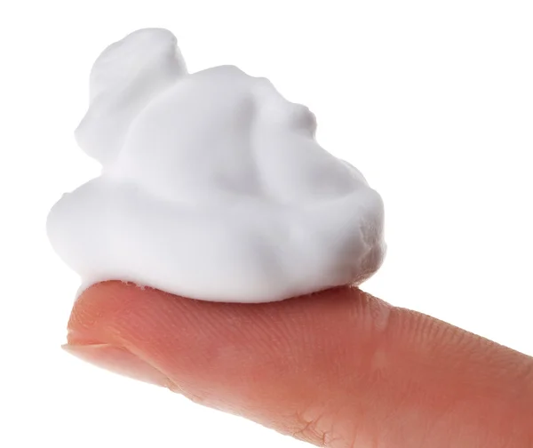 Зразок піни для гоління (крем) на індексному пальці, ізольований на білому — стокове фото