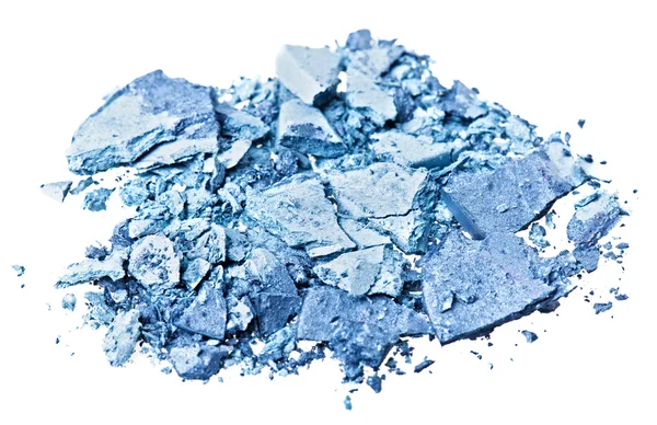 Gebrochener blauer Lidschatten, isoliert auf weißem Makro — Stockfoto