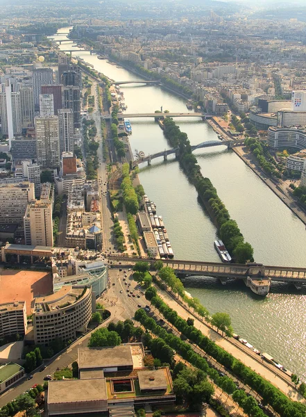Вид на Париж с Эйфелевой высоты — стоковое фото