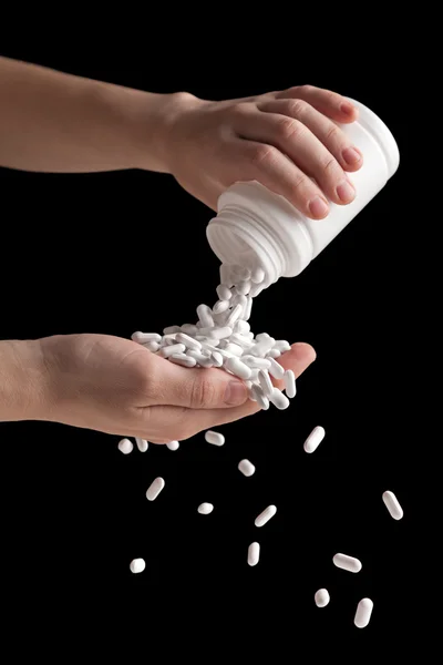 Derramando pílulas de vitaminas — Fotografia de Stock