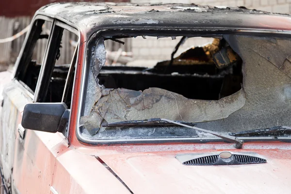 Пожежний спалений автомобіль — стокове фото