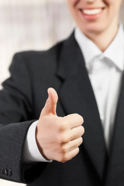 Thumb up gesto sinal de sucesso — Fotografia de Stock