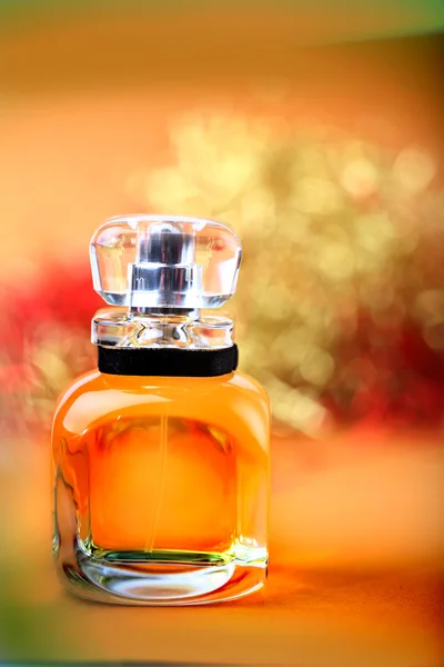 Gele parfumfles — Stockfoto