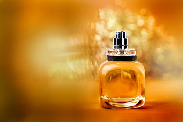 Gele parfumfles — Stockfoto