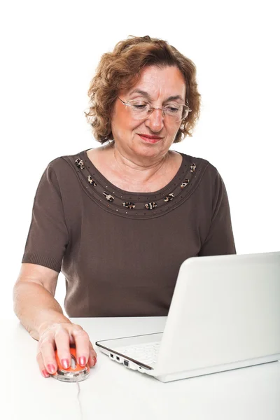 Äldre kvinna på jobbet — Stockfoto