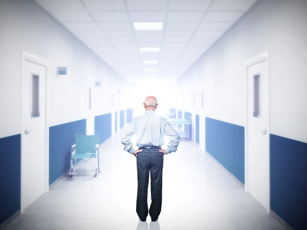 Homem no hospital — Fotografia de Stock
