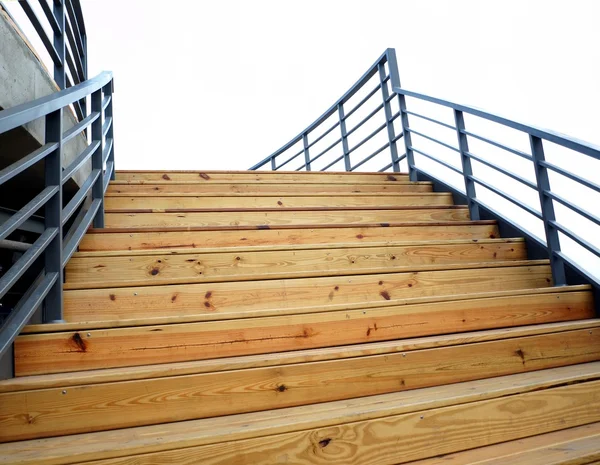 Escalera de madera al cielo — Foto de Stock
