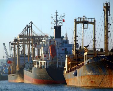 kaohsiung Harbor paslı endüstriyel gemiler