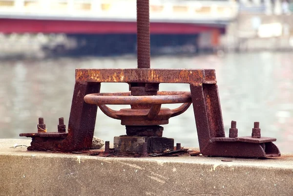 さびた古い水門 — ストック写真