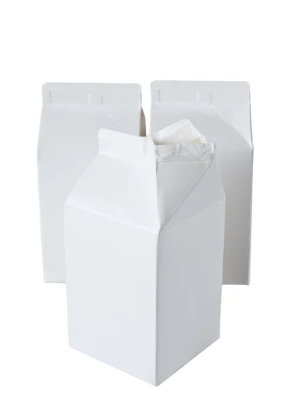 Beyaz üzerine yarım litre başına üç süt kutusu — Stok fotoğraf