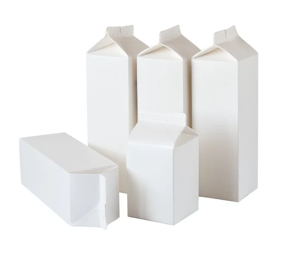 Cinco cajas de leche por medio litro y litro en blanco —  Fotos de Stock