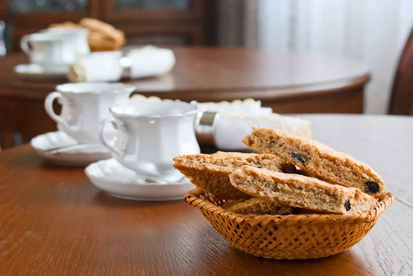 Uma xícara de chá e biscoitos — Fotografia de Stock