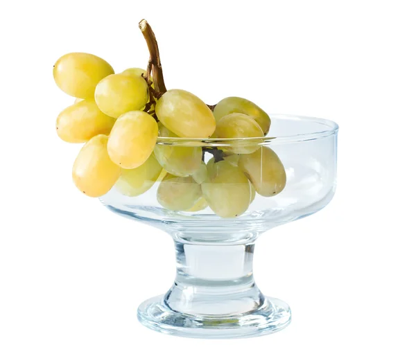 Белый виноград в чаше с обрезкой пути — стоковое фото