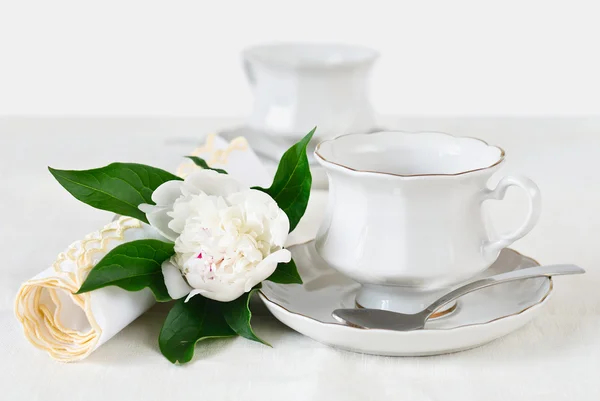 White cup and peony — Stock Photo, Image
