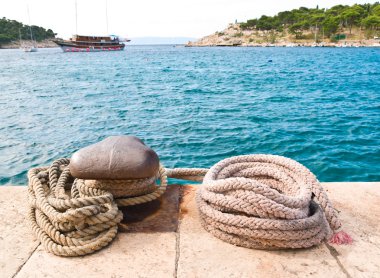 Old mooring rope and bollard