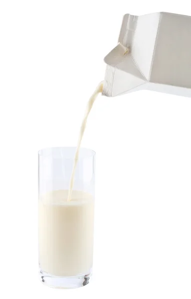 Ein Glas Milch. Milch gießen. — Stockfoto