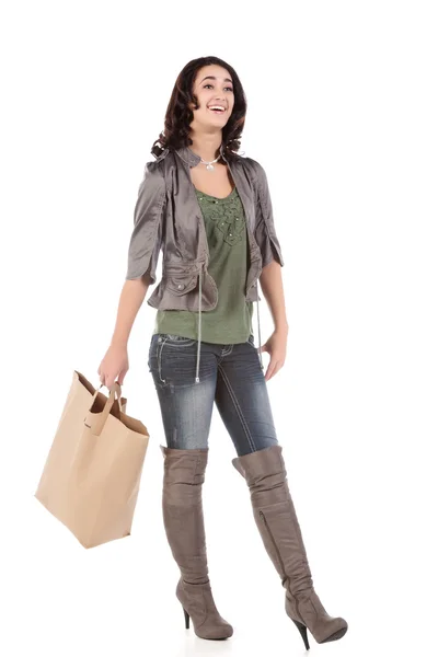 Ung kvinna med shopping — Stockfoto