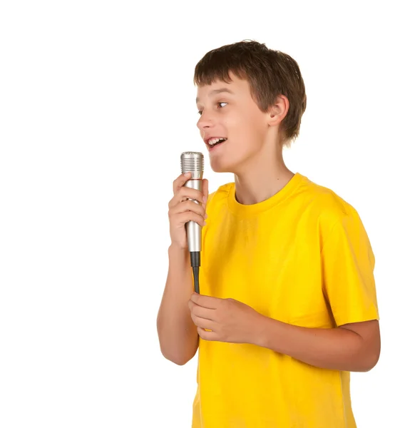 Мальчик разговаривает с микрофоном — стоковое фото