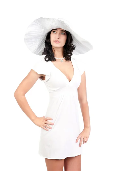 하얀 드레스와 모자에 젊은 여자 — 스톡 사진