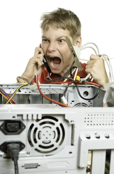 Reparar o seu computador. Um jovem pede apoio técnico . — Fotografia de Stock