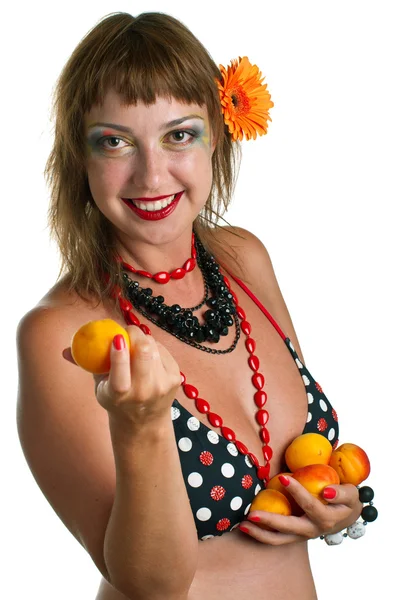 Жінка в купальнику з абрикосами — стокове фото