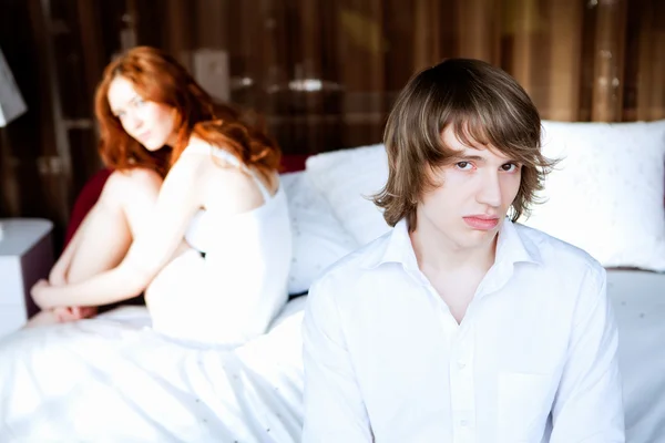 Couple in disagreement in bedroom — Stock Photo, Image
