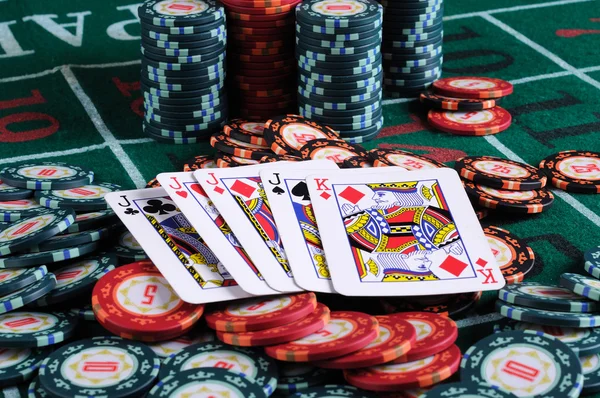 Bir poker oyuncusu yer — Stok fotoğraf