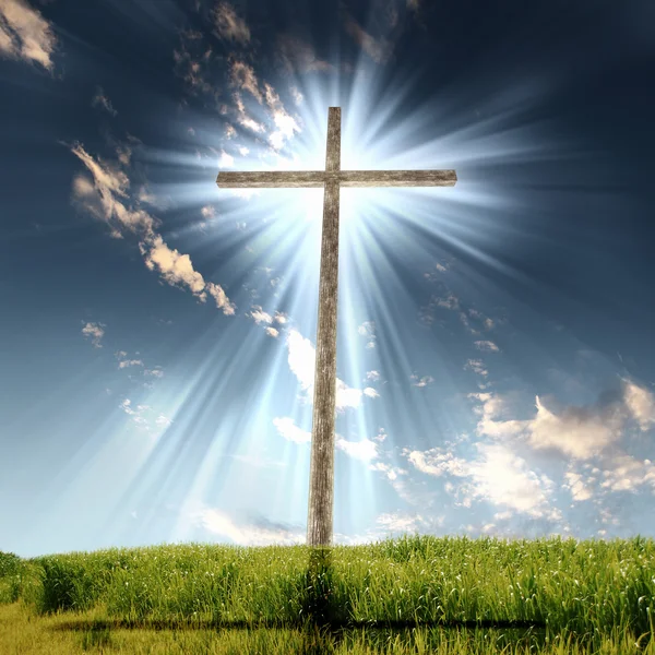Christelijke kruis tegen de hemel — Stockfoto