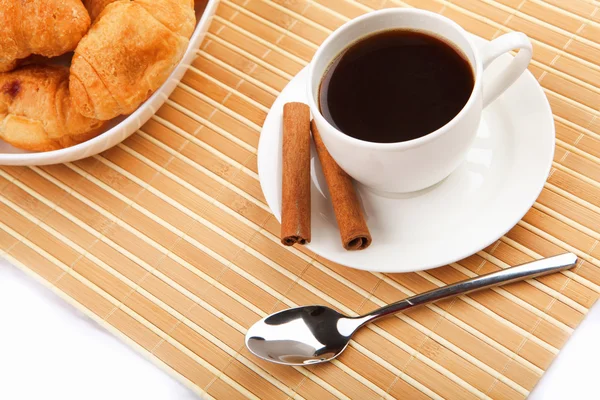Kahvaltı kahve ve kruvasan — Stok fotoğraf
