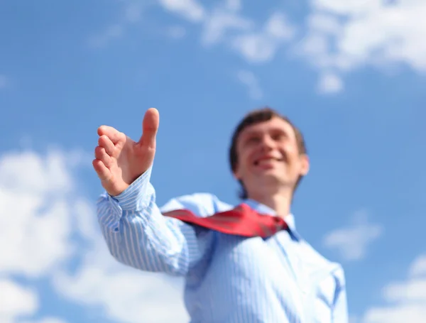 Fiatal üzletember egy kék ing és nyakkendő vörös — Stock Fotó