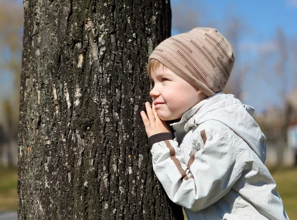 Young boy walks in the park — Stock Photo, Image