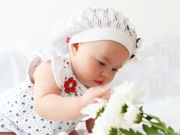 Βρέφος μωρό σε ένα καπέλο — Φωτογραφία Αρχείου