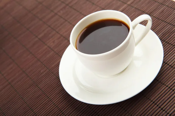 Cafea neagră în ceașcă albă — Fotografie, imagine de stoc