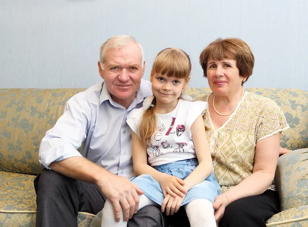 Nagyszülők és unokája — Stock Fotó