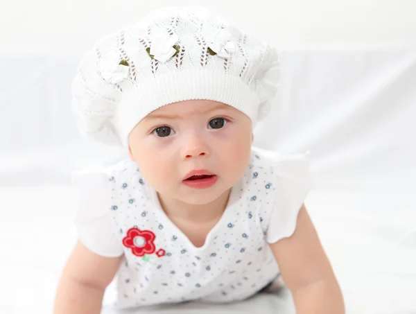 Niemowlę noworodek w kapeluszu — Zdjęcie stockowe