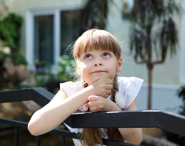 Portrait of little girl outdoors — Stock Photo, Image