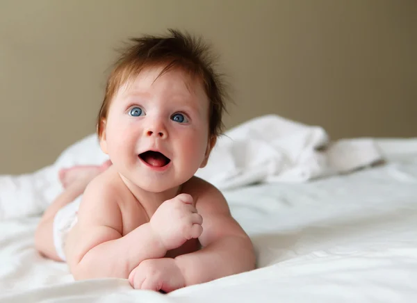 Hermoso bebé pelirrojo — Foto de Stock